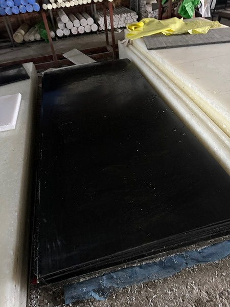 Tấm HDPE màu đen - Thớt Nhựa Công Nghiệp Ngọc Thái Sơn - Công Ty TNHH Một Thành Viên Sản Xuất Thương Mại Ngọc Thái Sơn
